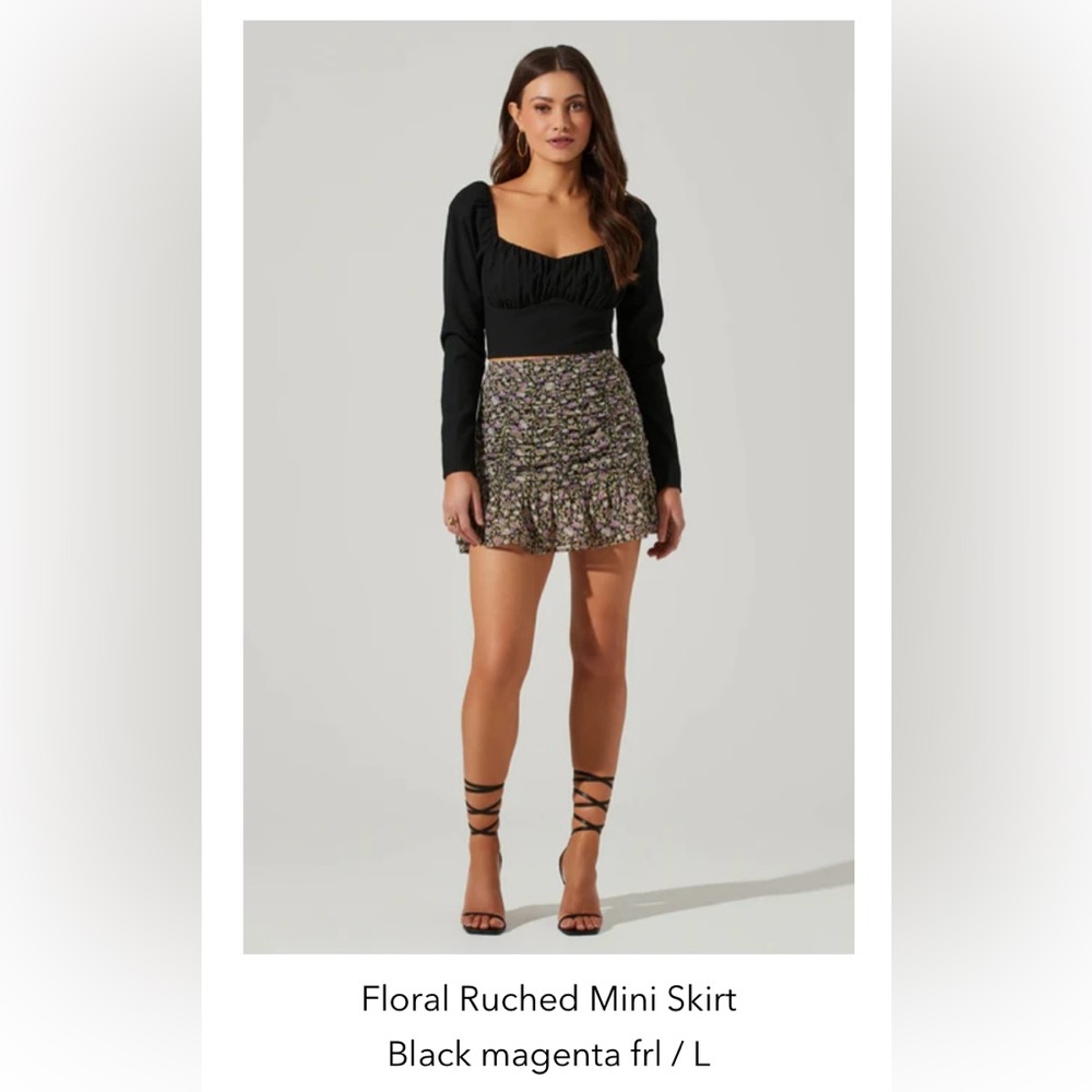 ASTR Floral Ruched Mini Skirt - Black and Magenta